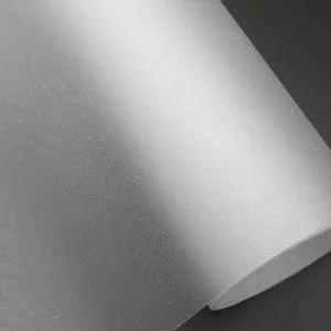 Een close-up van een mat, matglanzend oppervlak zoals gebruikt in verpakkingen van KanzoPack.