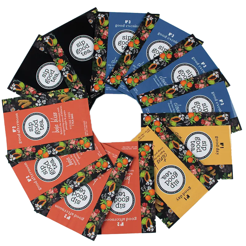Круговая композиция из пакетов с 3-сторонним швом для чая Sip Good Tea с красочными цветочными узорами и этикетками с различными вкусами.